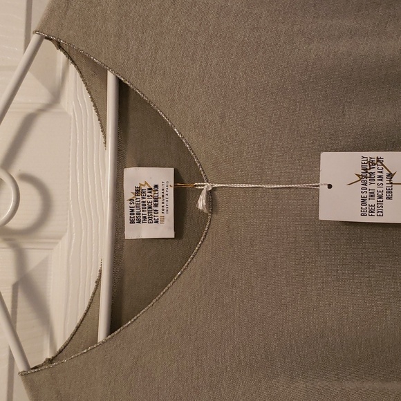 Free For Humanity long-sleeved top - Picture 4 of 8